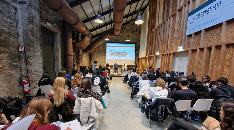 Competenze e valori tra sport e impresa: oltre 100 giovani al Tecnopolo di Reggio Emilia